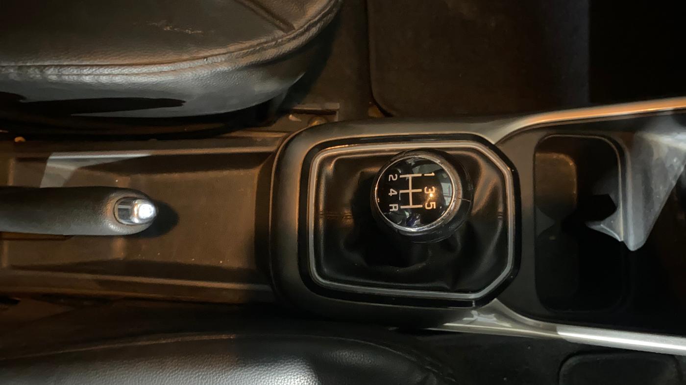 2018 Maruti IGNIS ZETA 1.2, Petrol, Manual, 68,739 km, Gear Lever