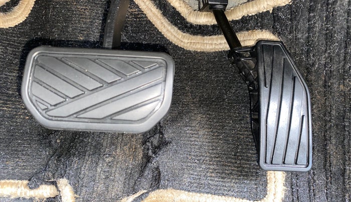 2018 Maruti Swift ZXI AMT, Petrol, Automatic, 57,266 km, Pedals