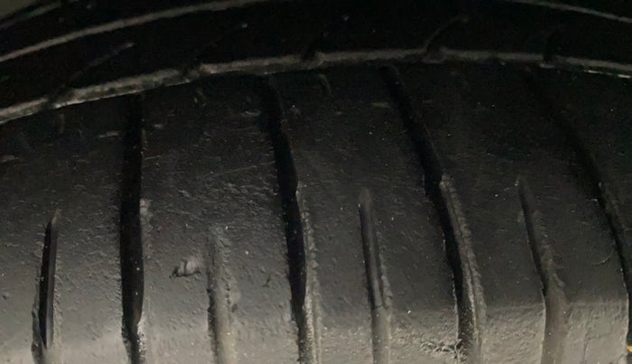 2018 Maruti Swift ZXI AMT, Petrol, Automatic, 57,266 km, Left Front Tyre Tread