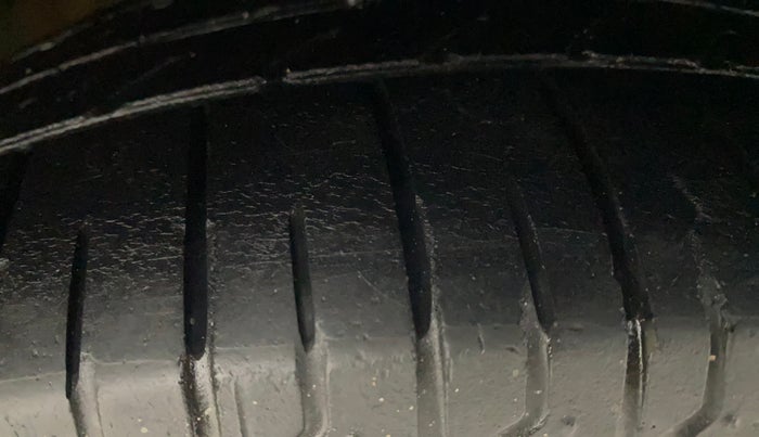 2018 Maruti Swift ZXI AMT, Petrol, Automatic, 57,266 km, Right Front Tyre Tread