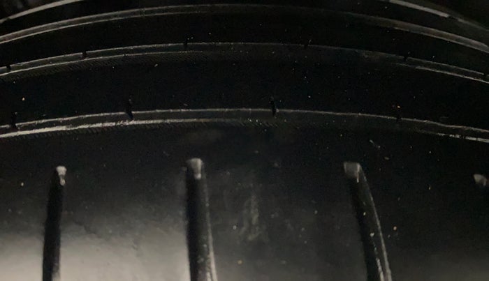 2018 Maruti Swift ZXI AMT, Petrol, Automatic, 57,266 km, Right Rear Tyre Tread