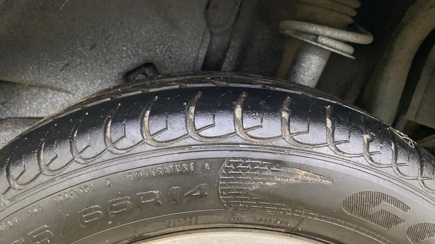2016 Tata Tiago XZ PETROL, Petrol, Manual, 39,439 km, Left Rear Tyre Tread