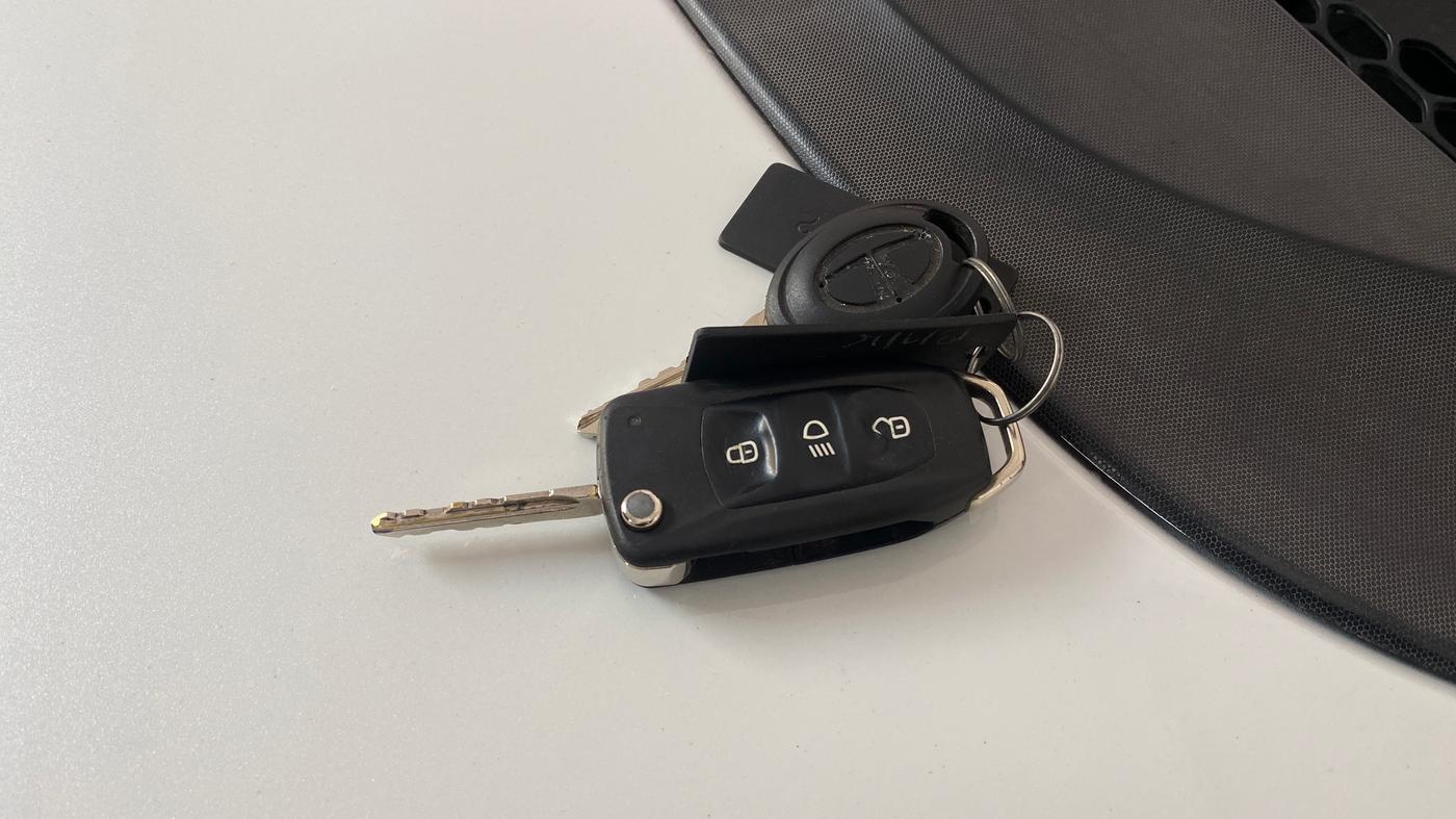 2016 Tata Tiago XZ PETROL, Petrol, Manual, 39,439 km, Key Close Up