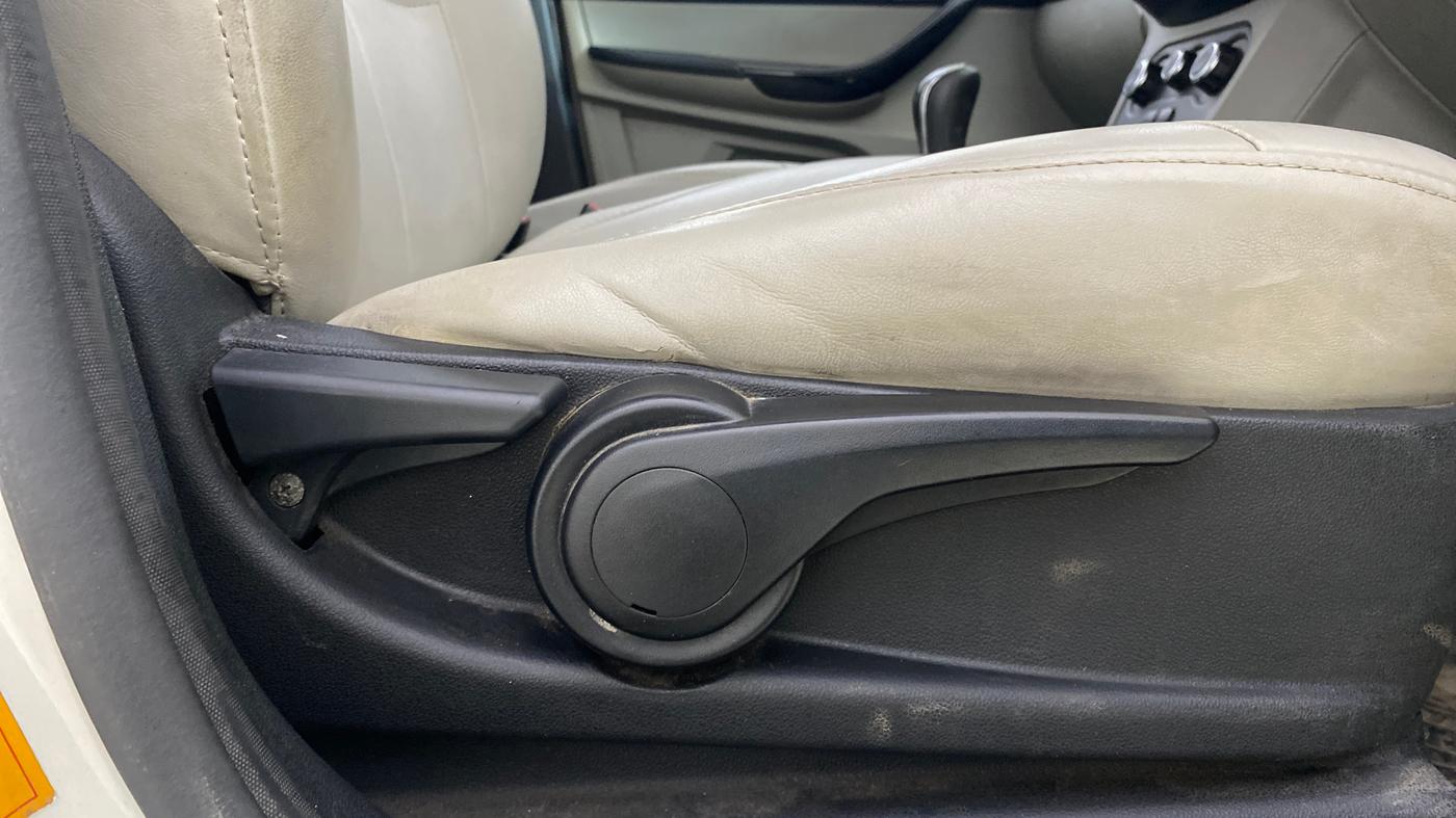 2016 Tata Tiago XZ PETROL, Petrol, Manual, 39,439 km, Driver Side Adjustment Panel