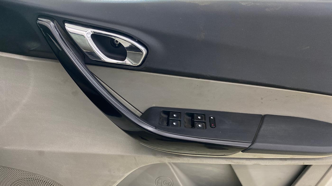 2016 Tata Tiago XZ PETROL, Petrol, Manual, 39,439 km, Driver Side Door Panels Control