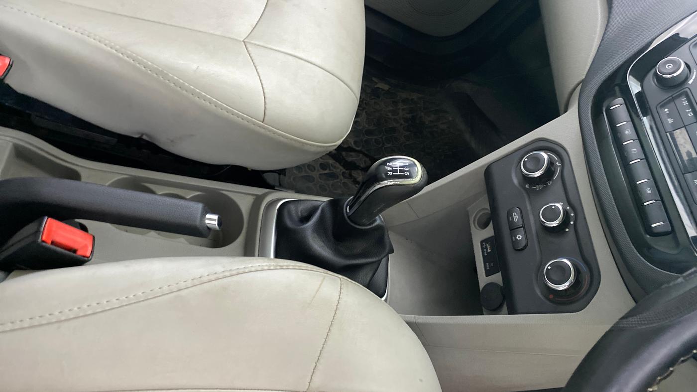 2016 Tata Tiago XZ PETROL, Petrol, Manual, 39,439 km, Gear Lever