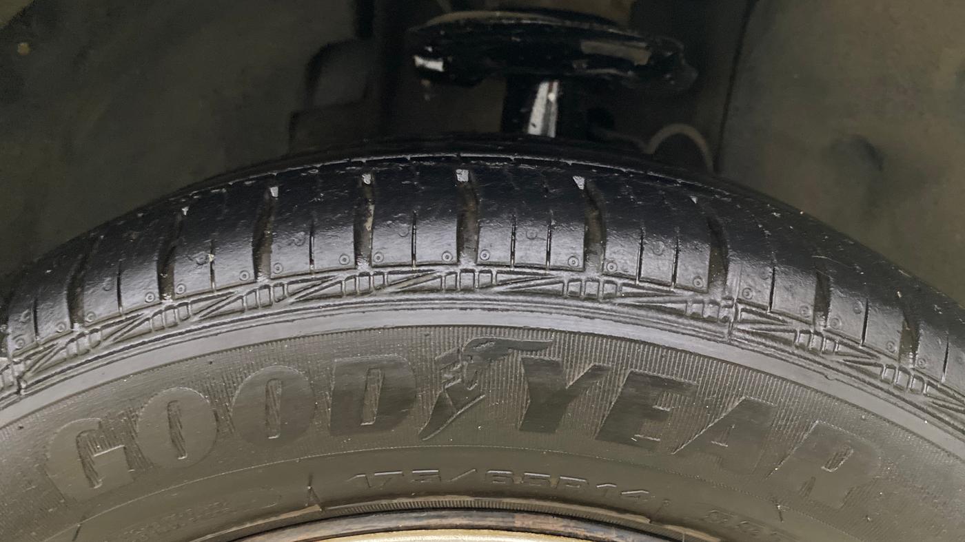 2016 Tata Tiago XZ PETROL, Petrol, Manual, 39,439 km, Right Front Tyre Tread