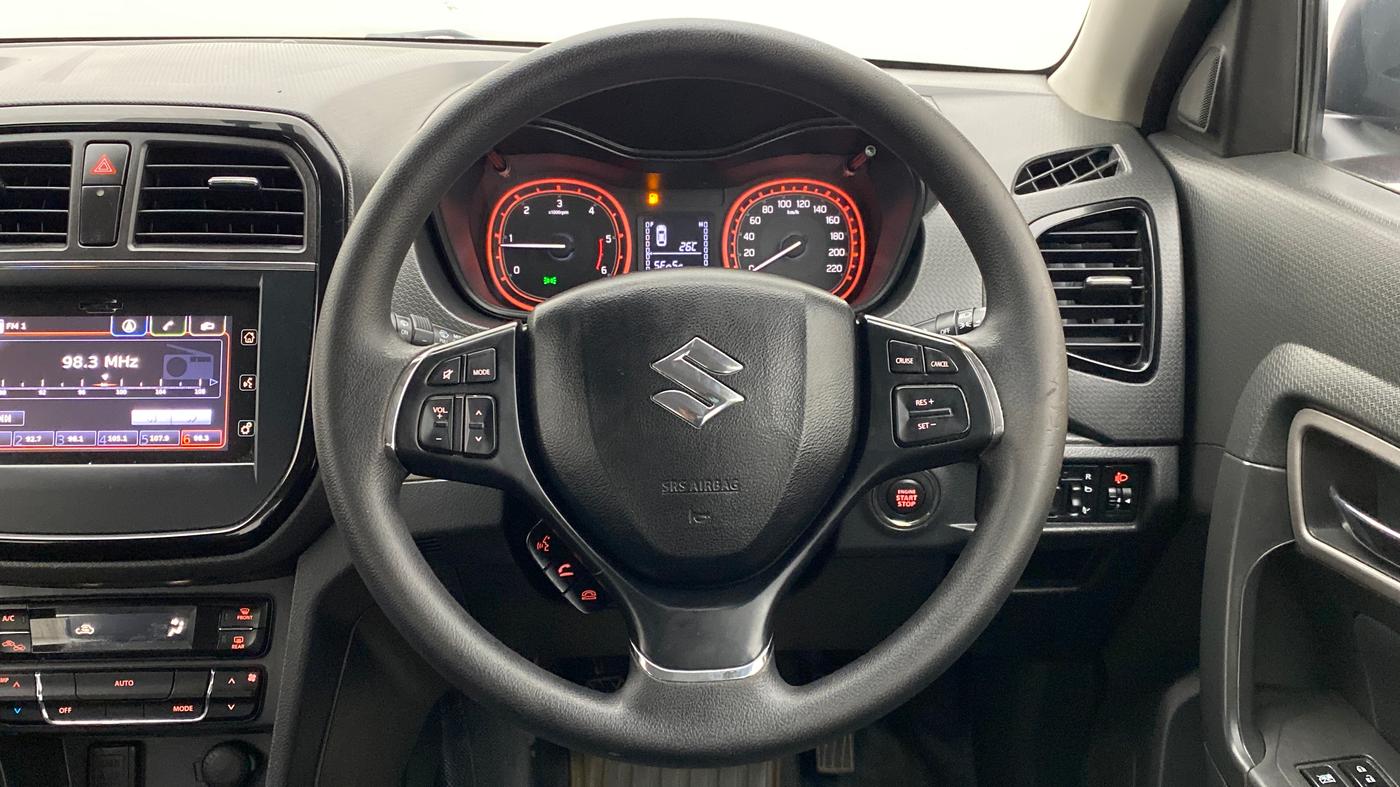 2016 Maruti Vitara Brezza ZDI PLUS DUAL TONE, Diesel, Manual, 82,957 km, Steering Wheel Close Up