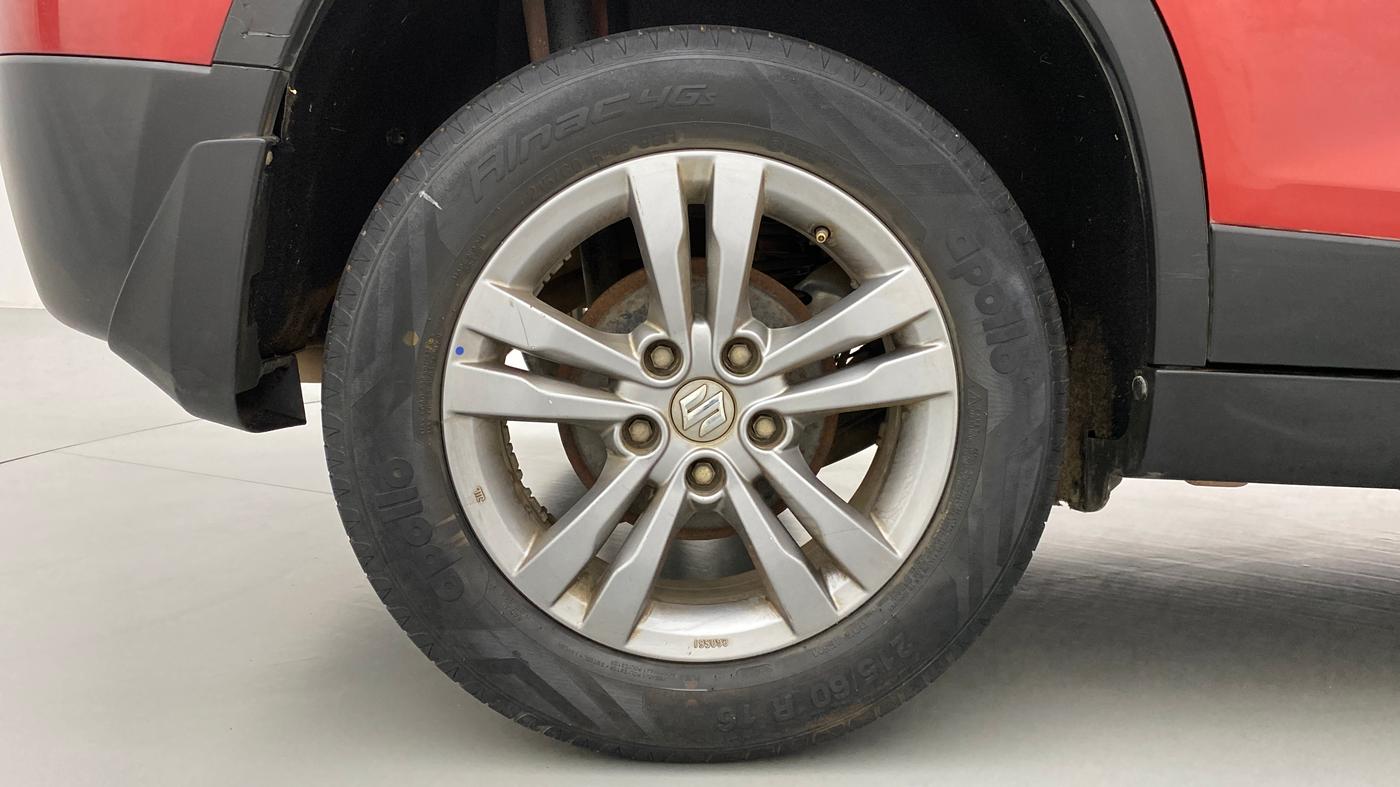 2016 Maruti Vitara Brezza ZDI PLUS DUAL TONE, Diesel, Manual, 82,957 km, Right Rear Wheel