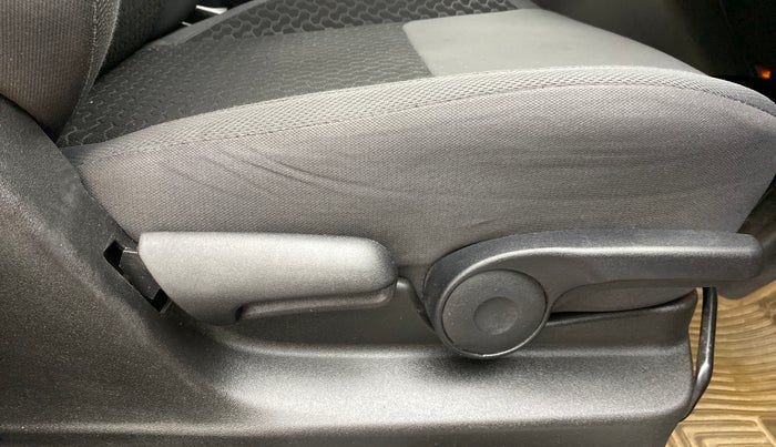 2016 Maruti Vitara Brezza ZDI PLUS DUAL TONE, Diesel, Manual, 82,957 km, Driver Side Adjustment Panel