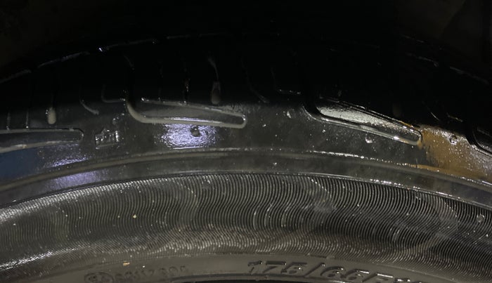 2021 Hyundai AURA SX 1.2, CNG, Manual, 76,413 km, Left Rear Tyre Tread
