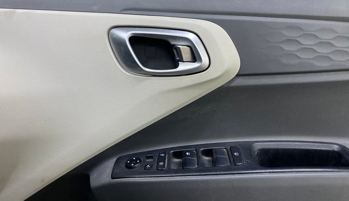 2021 Hyundai AURA SX 1.2, CNG, Manual, 76,413 km, Driver Side Door Panels Control