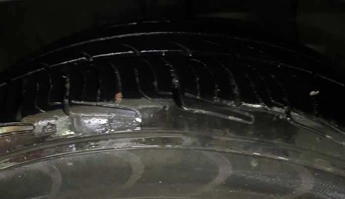 2021 Hyundai AURA SX 1.2, CNG, Manual, 76,413 km, Right Front Tyre Tread