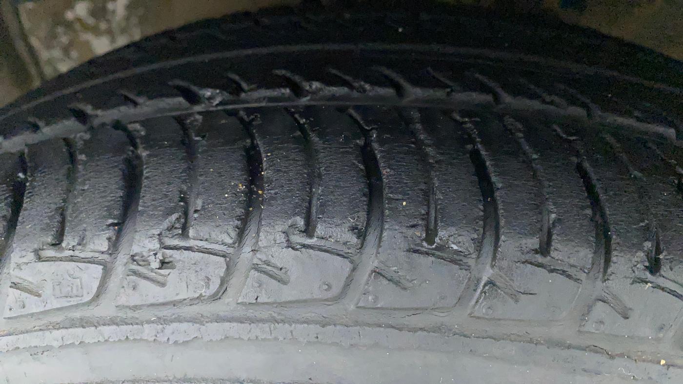 2016 Maruti Celerio VXI AMT (O), Petrol, Automatic, 56,206 km, Left Front Tyre Tread