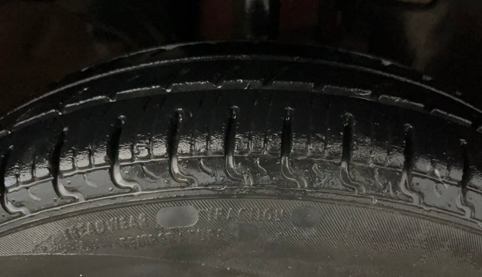 2016 Renault Kwid RXT 0.8, Petrol, Manual, 63,053 km, Right Front Tyre Tread