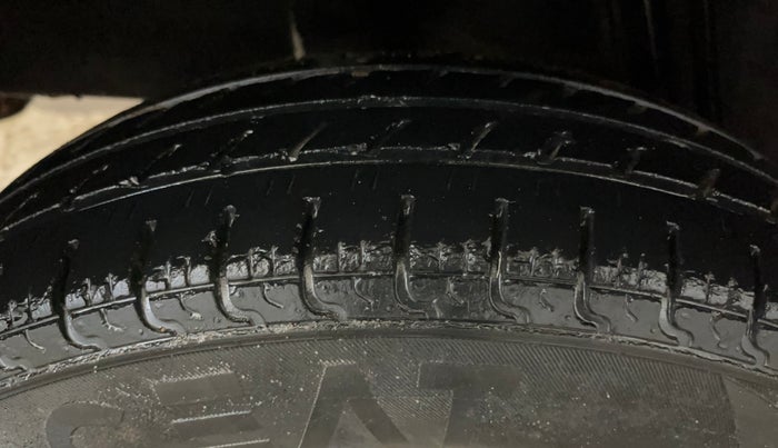 2016 Renault Kwid RXT 0.8, Petrol, Manual, 63,053 km, Right Rear Tyre Tread