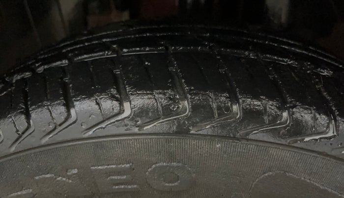 2016 Renault Kwid RXT 0.8, Petrol, Manual, 63,053 km, Left Front Tyre Tread