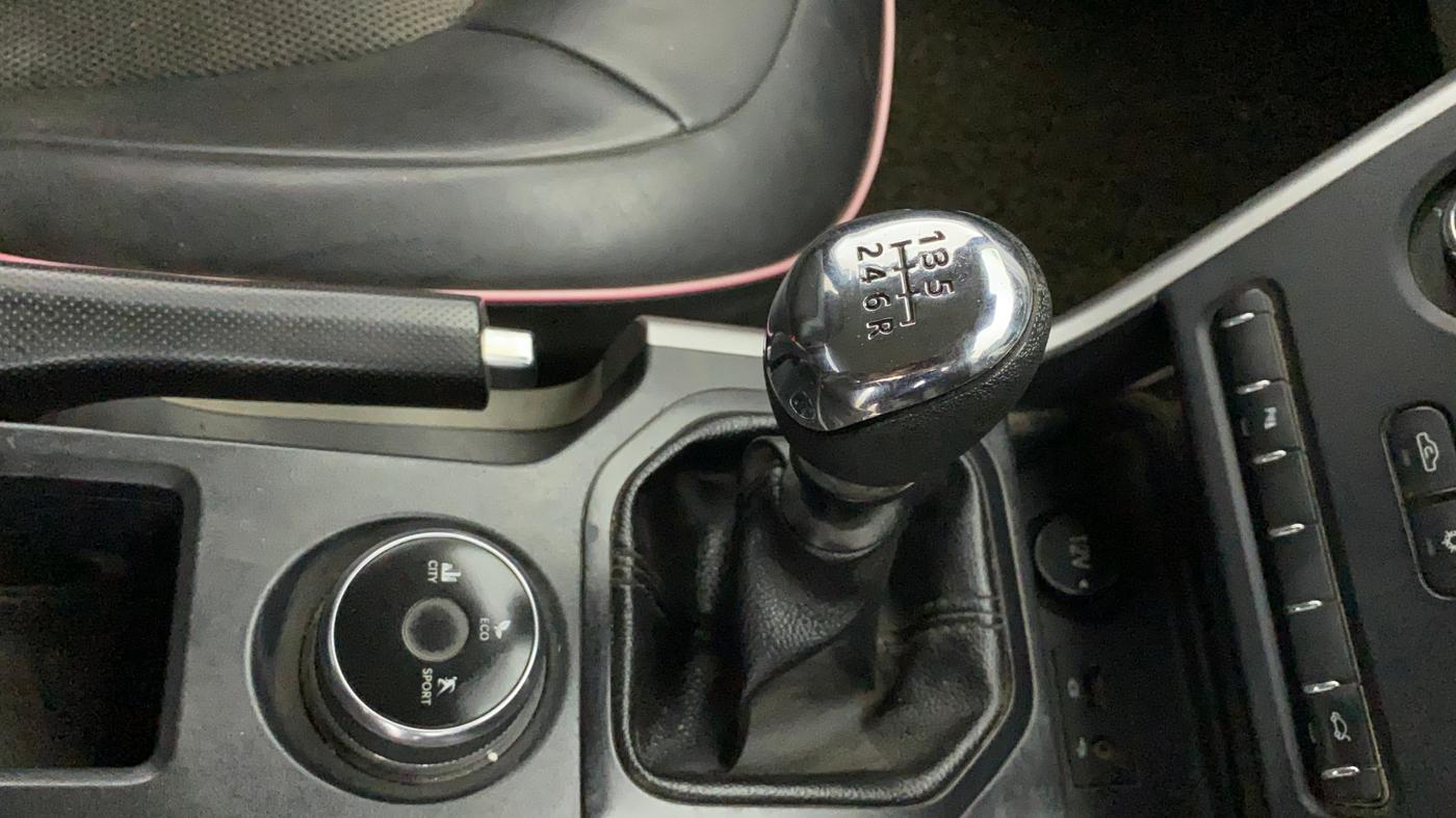 2018 Tata NEXON XM PETROL, CNG, Manual, 1,00,474 km, Gear Lever