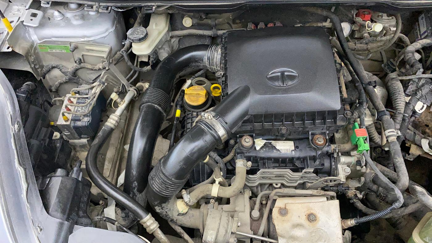 2018 Tata NEXON XM PETROL, CNG, Manual, 1,00,474 km, Engine View - Right