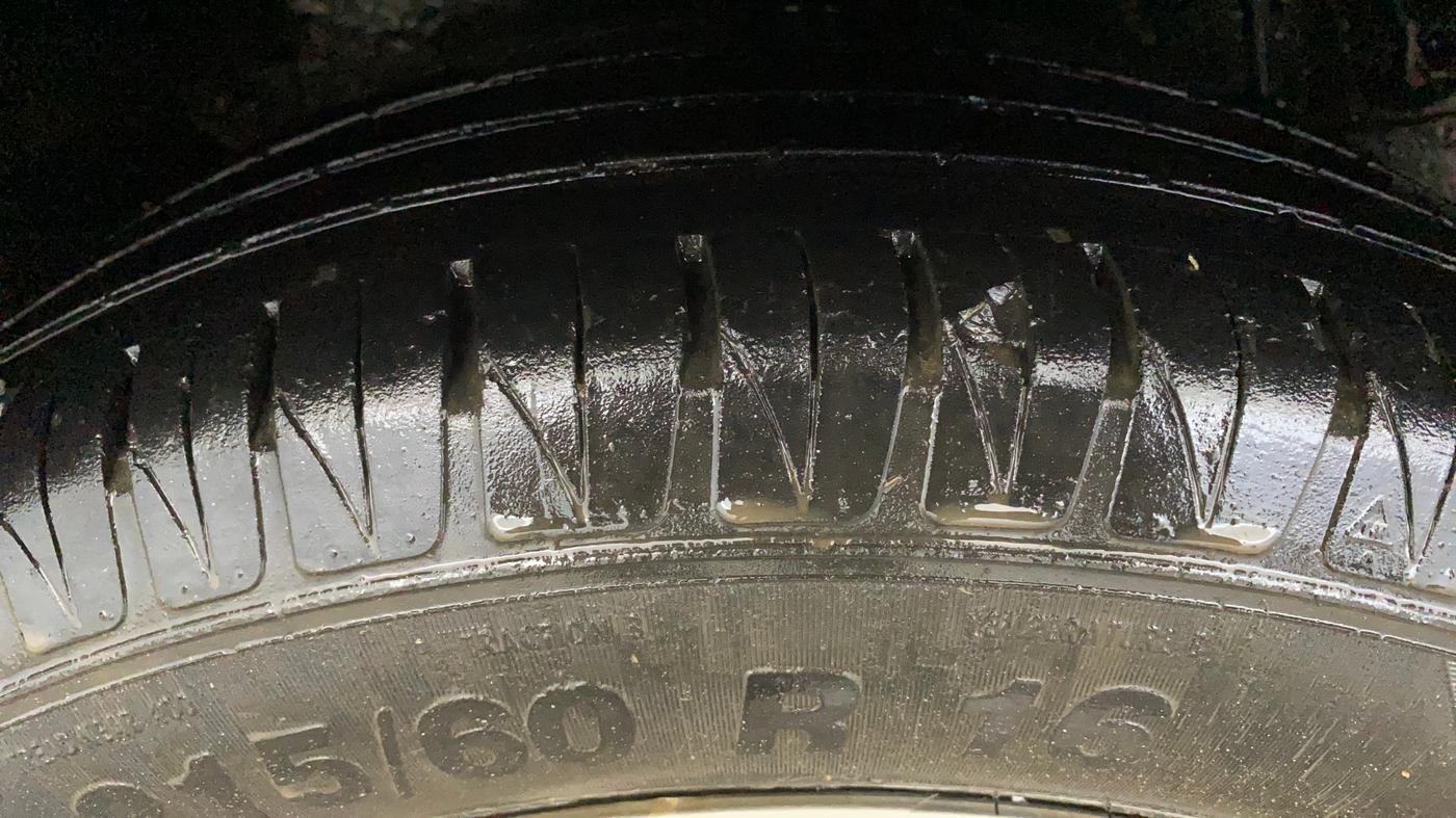 2018 Tata NEXON XM PETROL, CNG, Manual, 1,00,474 km, Right Rear Tyre Tread
