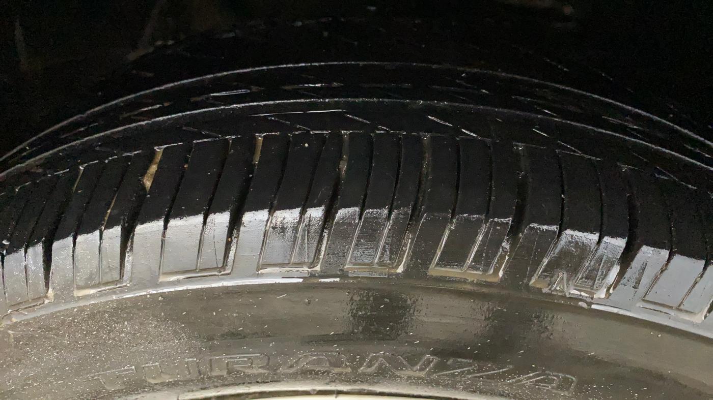 2018 Tata NEXON XM PETROL, CNG, Manual, 1,00,474 km, Right Front Tyre Tread