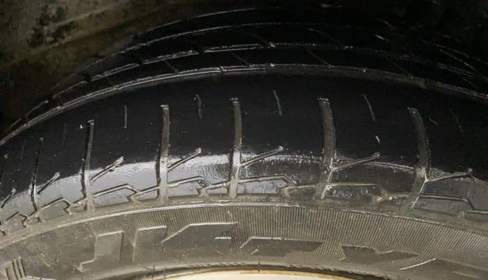 2018 Tata NEXON XM PETROL, CNG, Manual, 1,00,385 km, Left Rear Tyre Tread