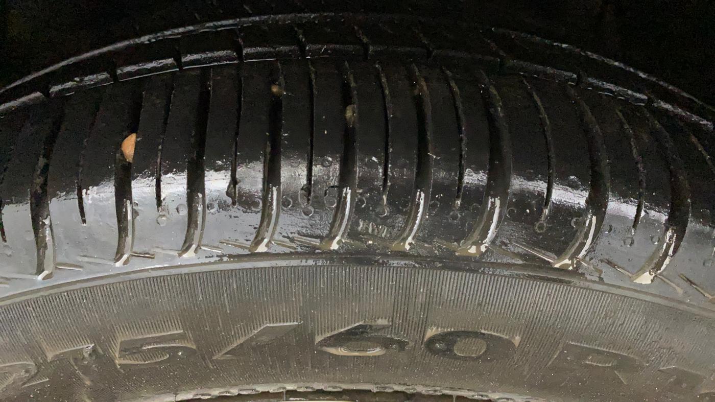 2018 Tata NEXON XM PETROL, CNG, Manual, 1,00,474 km, Left Front Tyre Tread