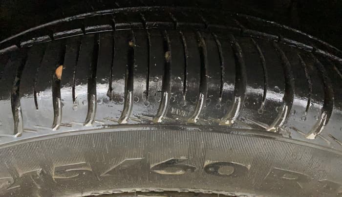 2018 Tata NEXON XM PETROL, CNG, Manual, 1,00,385 km, Left Front Tyre Tread
