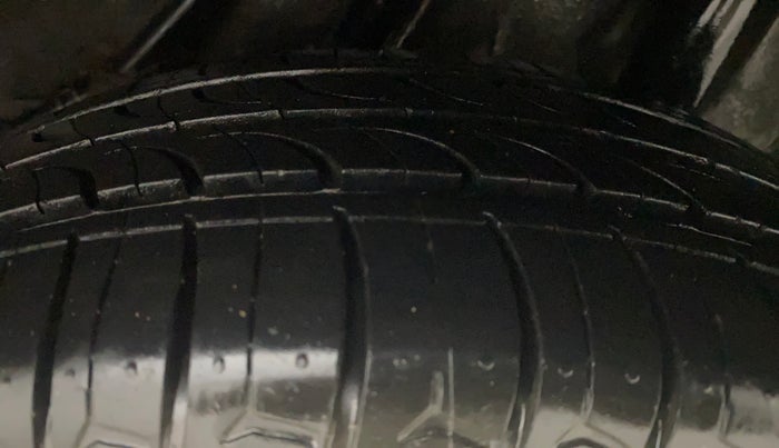 2015 Honda Amaze 1.2L I-VTEC E, Petrol, Manual, 70,792 km, Left Rear Tyre Tread