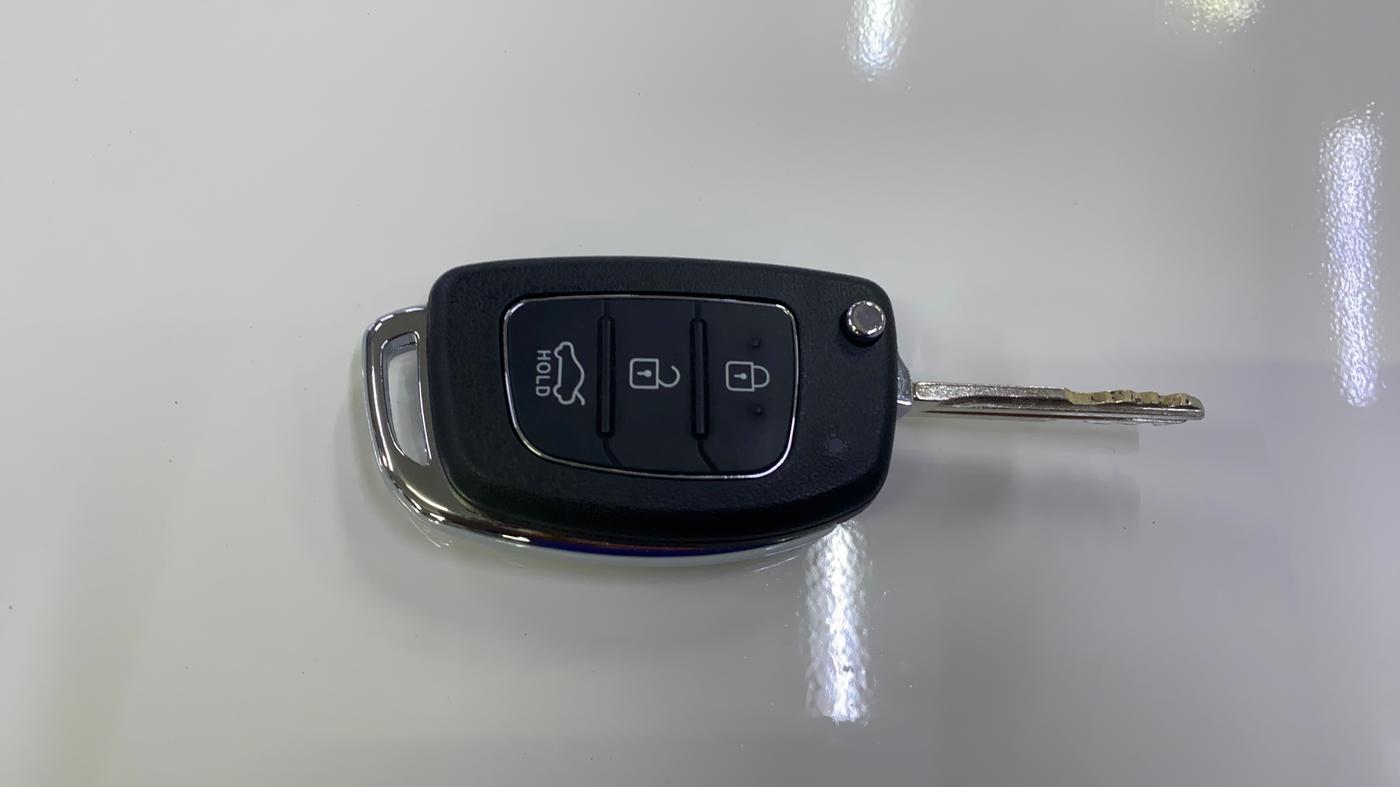 2015 Hyundai Xcent S 1.2, Petrol, Manual, 1,00,466 km, Key Close Up