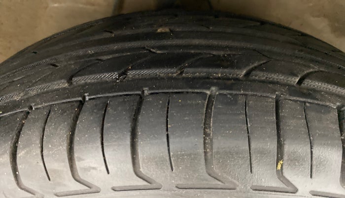 2013 Maruti Ritz ZDI, Diesel, Manual, 85,563 km, Right Front Tyre Tread