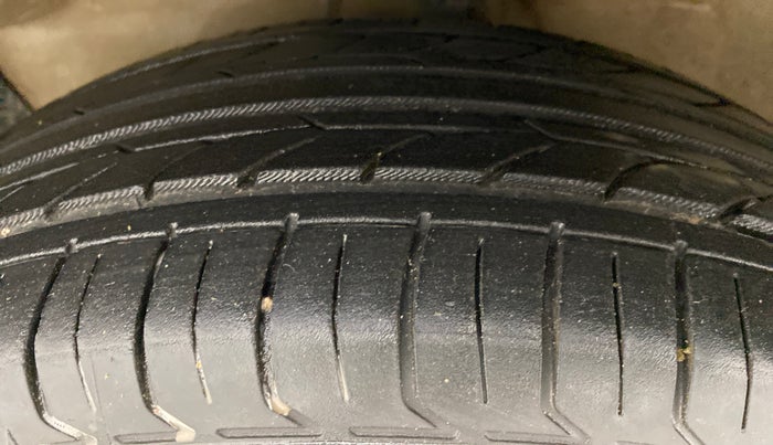 2013 Maruti Ritz ZDI, Diesel, Manual, 85,563 km, Left Front Tyre Tread