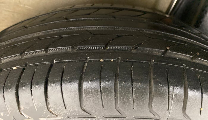 2013 Maruti Ritz ZDI, Diesel, Manual, 85,563 km, Left Rear Tyre Tread