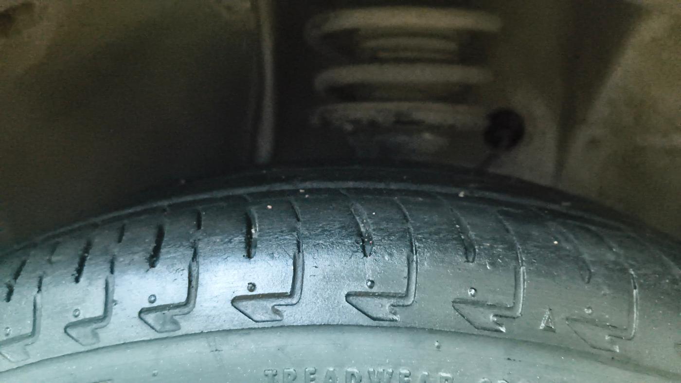 2018 Maruti IGNIS ALPHA 1.2 AMT, Petrol, Automatic, 97,145 km, Left Front Tyre Tread
