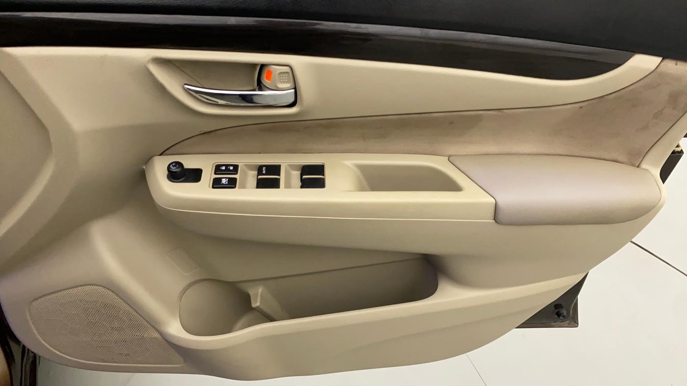 2016 Maruti Ciaz VXI+, Petrol, Manual, 93,385 km, Driver Side Door Panels Control