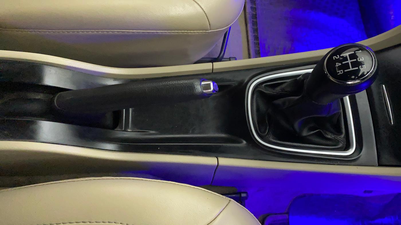 2016 Maruti Ciaz VXI+, Petrol, Manual, 93,385 km, Gear Lever