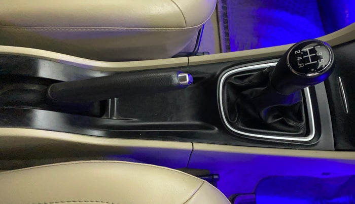 2016 Maruti Ciaz VXI+, Petrol, Manual, 93,385 km, Gear Lever