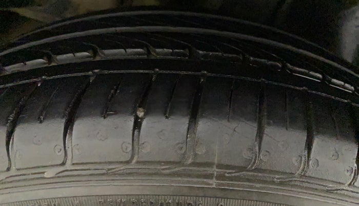 2016 Maruti Ciaz VXI+, Petrol, Manual, 93,385 km, Right Rear Tyre Tread