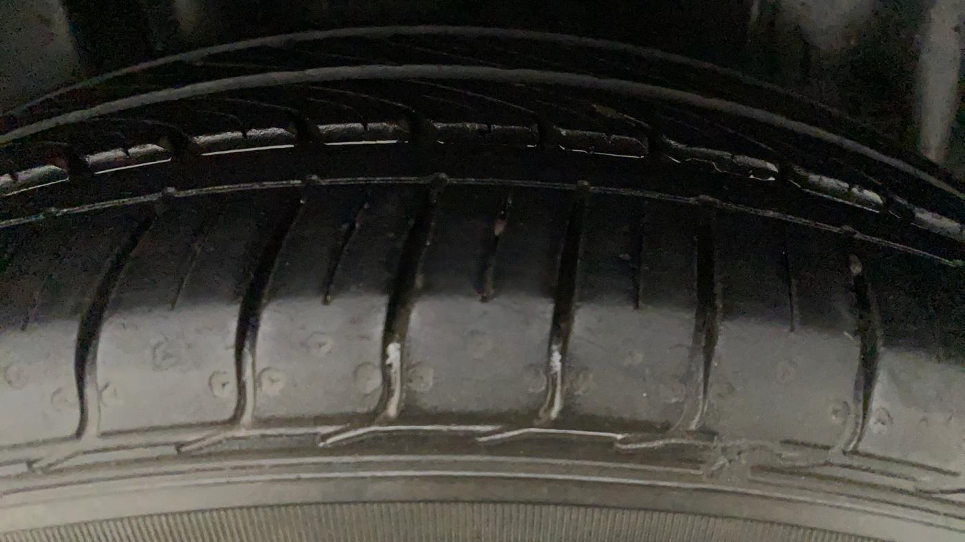 2016 Maruti Ciaz VXI+, Petrol, Manual, 93,385 km, Left Rear Tyre Tread