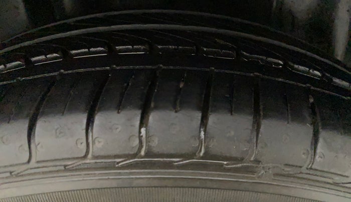 2016 Maruti Ciaz VXI+, Petrol, Manual, 93,385 km, Left Rear Tyre Tread