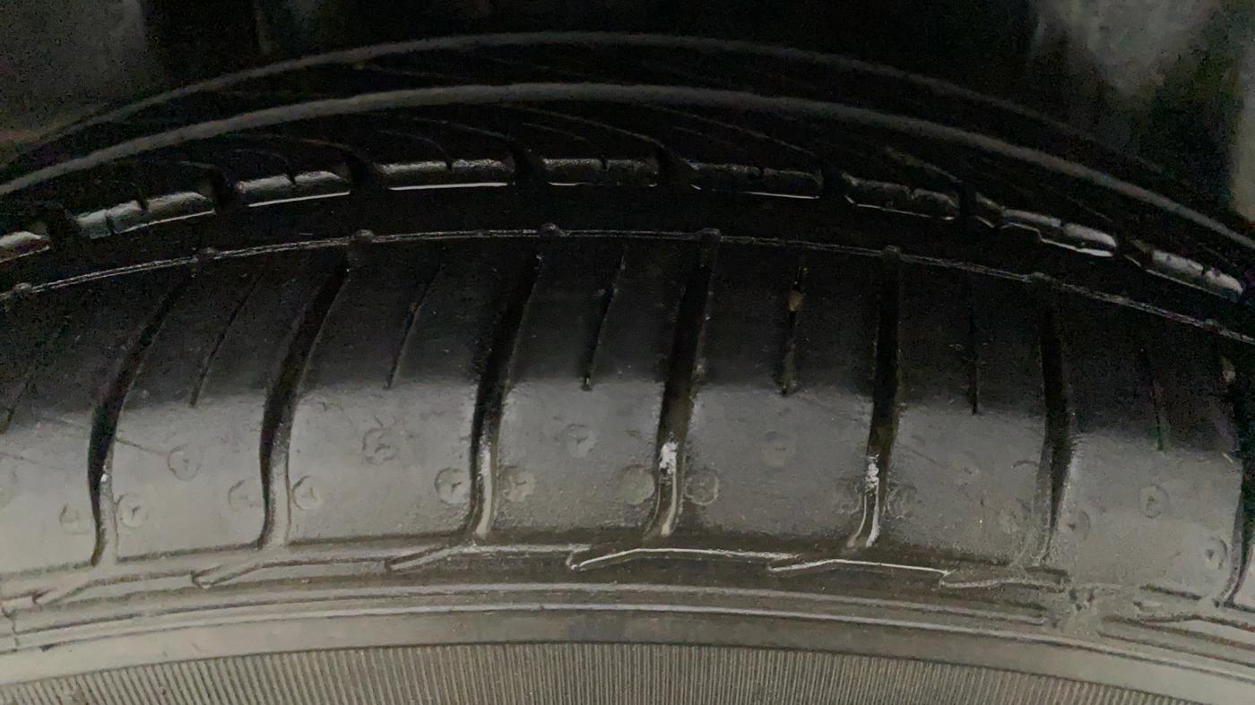 2016 Maruti Ciaz VXI+, Petrol, Manual, 93,385 km, Right Front Tyre Tread