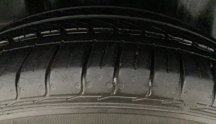 2016 Maruti Ciaz VXI+, Petrol, Manual, 93,385 km, Right Front Tyre Tread