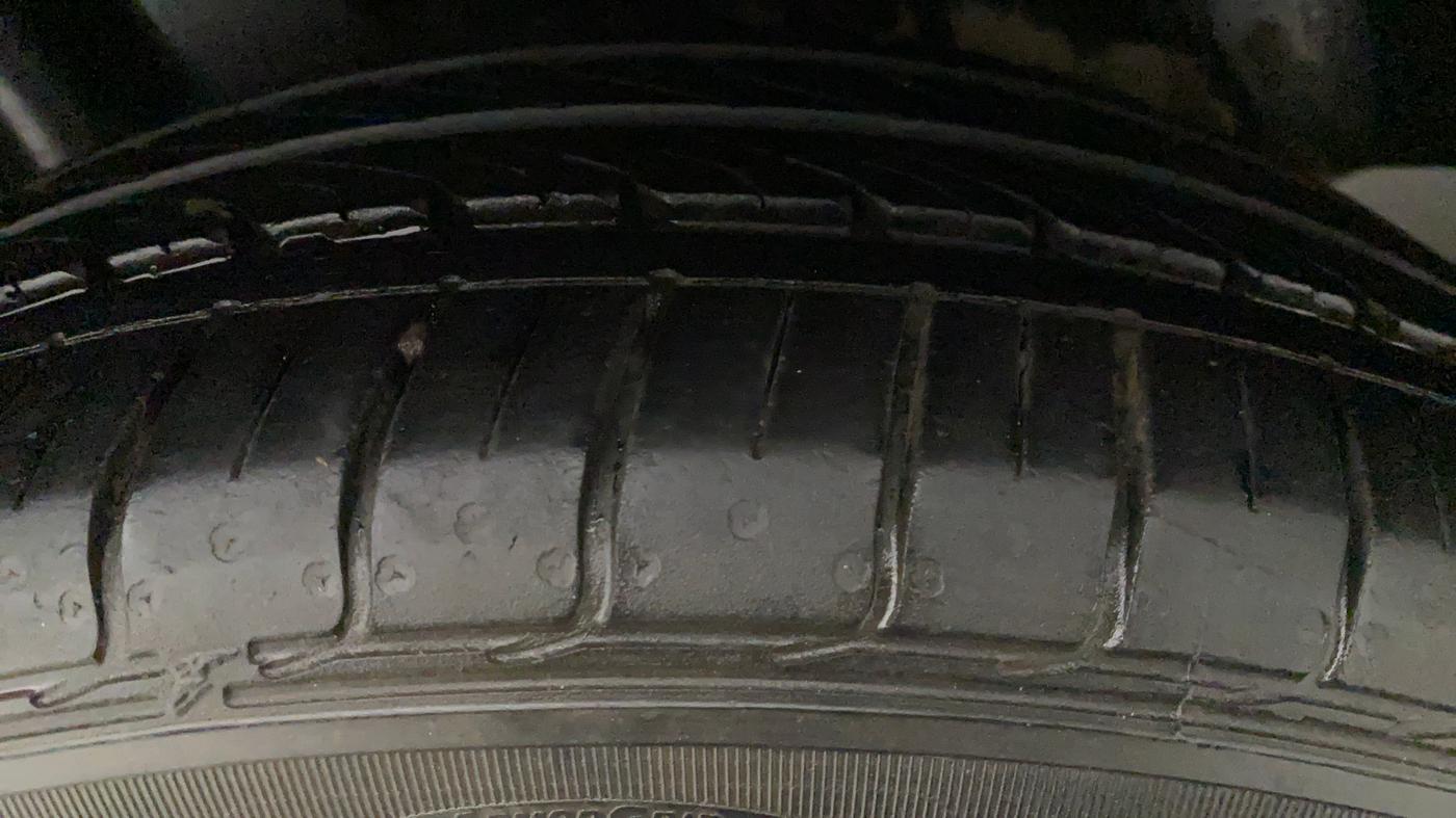 2016 Maruti Ciaz VXI+, Petrol, Manual, 93,385 km, Left Front Tyre Tread