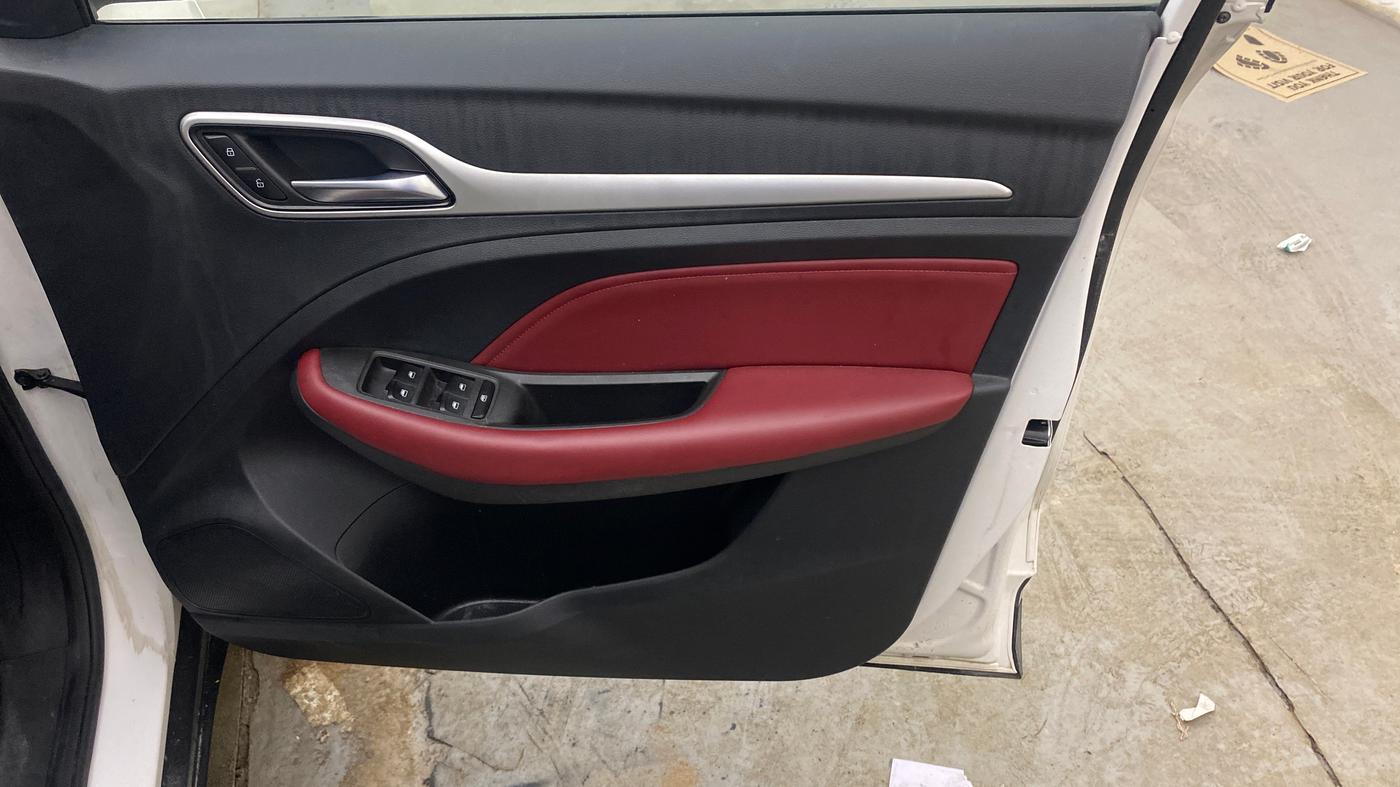 2021 MG ASTOR SAVVY 1.5 CVT S RED, Petrol, Automatic, 46,220 km, Driver Side Door Panels Control