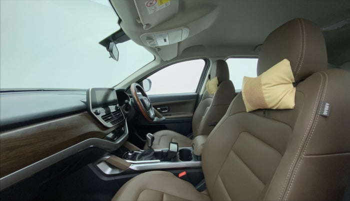 2019 Tata Harrier XZ PLUS 2.0L, Diesel, Manual, 34,430 km, Right Side Front Door Cabin
