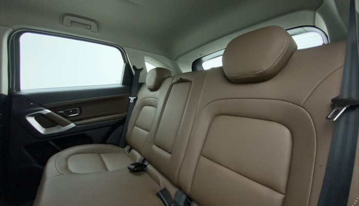 2019 Tata Harrier XZ PLUS 2.0L, Diesel, Manual, 34,430 km, Right Side Rear Door Cabin