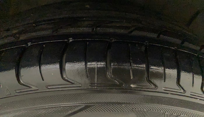 2018 Hyundai Grand i10 SPORTZ AT 1.2 KAPPA VTVT, Petrol, Automatic, 86,975 km, Right Rear Tyre Tread
