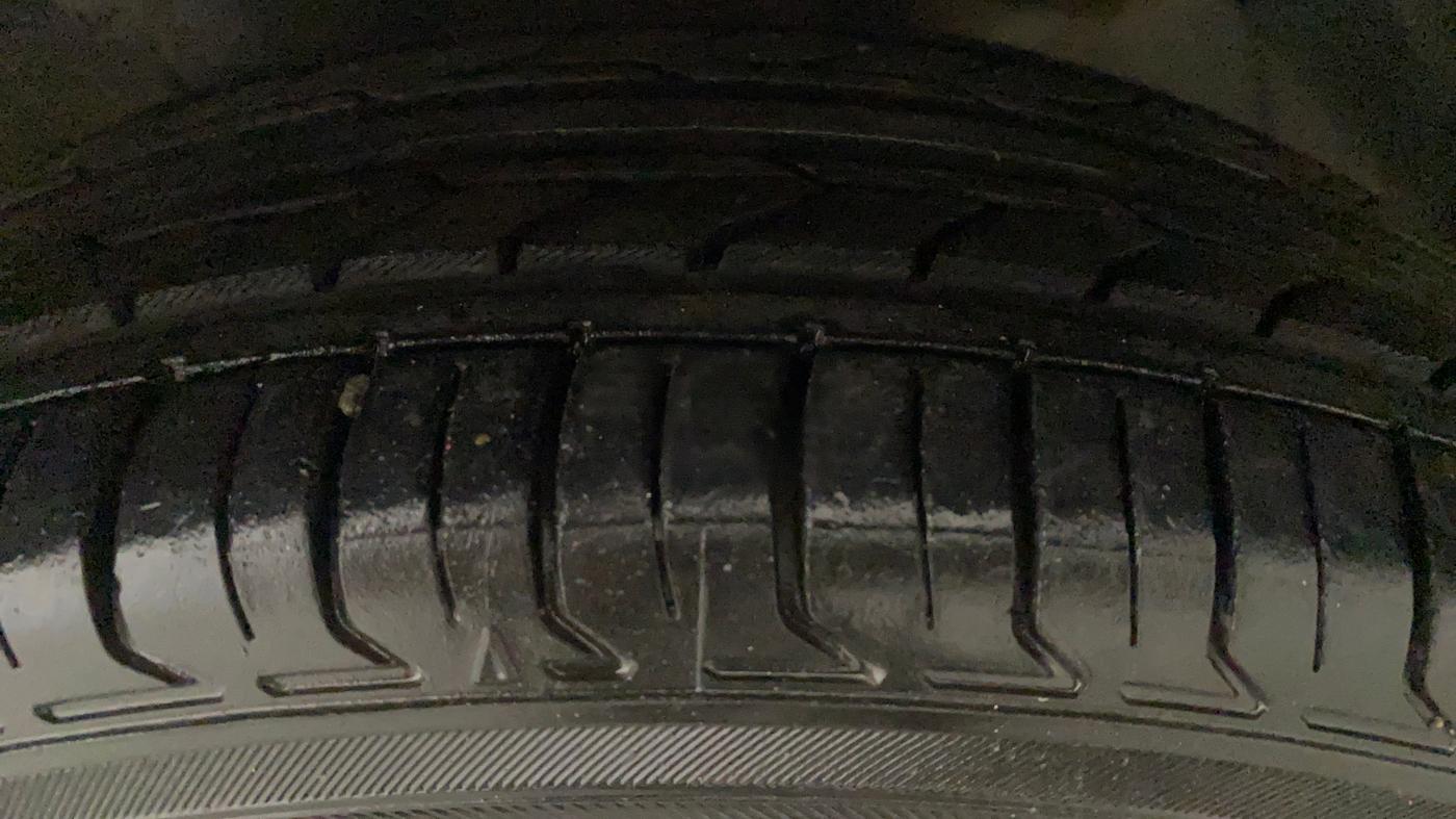 2018 Hyundai Grand i10 SPORTZ AT 1.2 KAPPA VTVT, Petrol, Automatic, 86,975 km, Left Front Tyre Tread