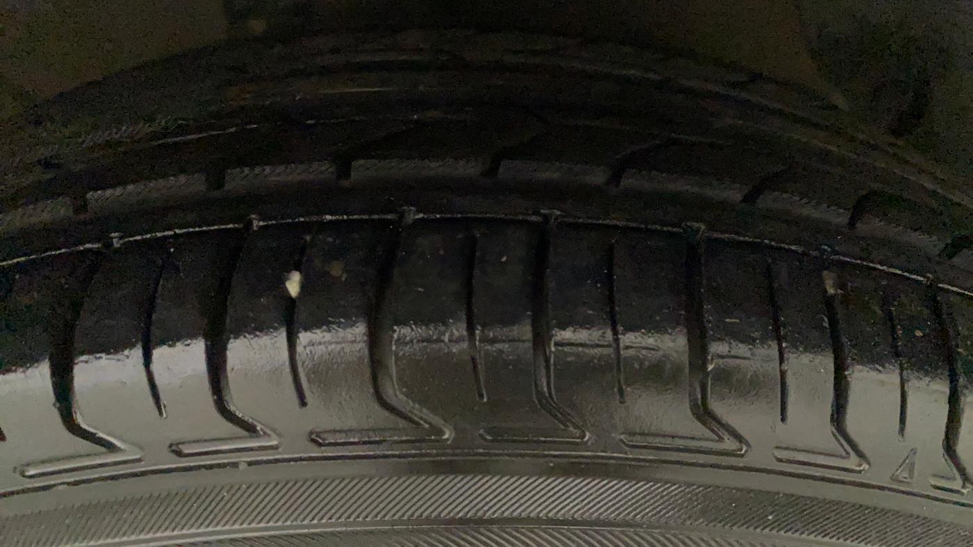 2018 Hyundai Grand i10 SPORTZ AT 1.2 KAPPA VTVT, Petrol, Automatic, 86,975 km, Right Front Tyre Tread