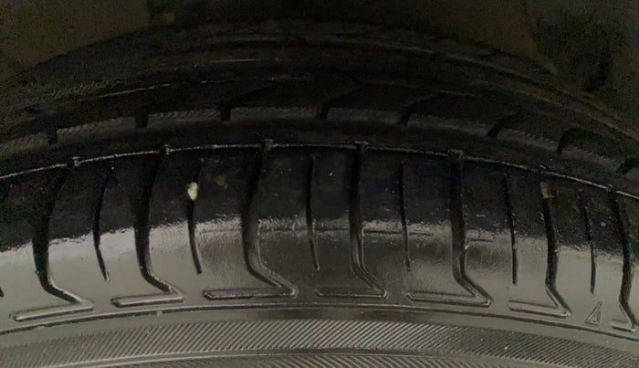 2018 Hyundai Grand i10 SPORTZ AT 1.2 KAPPA VTVT, Petrol, Automatic, 86,975 km, Right Front Tyre Tread